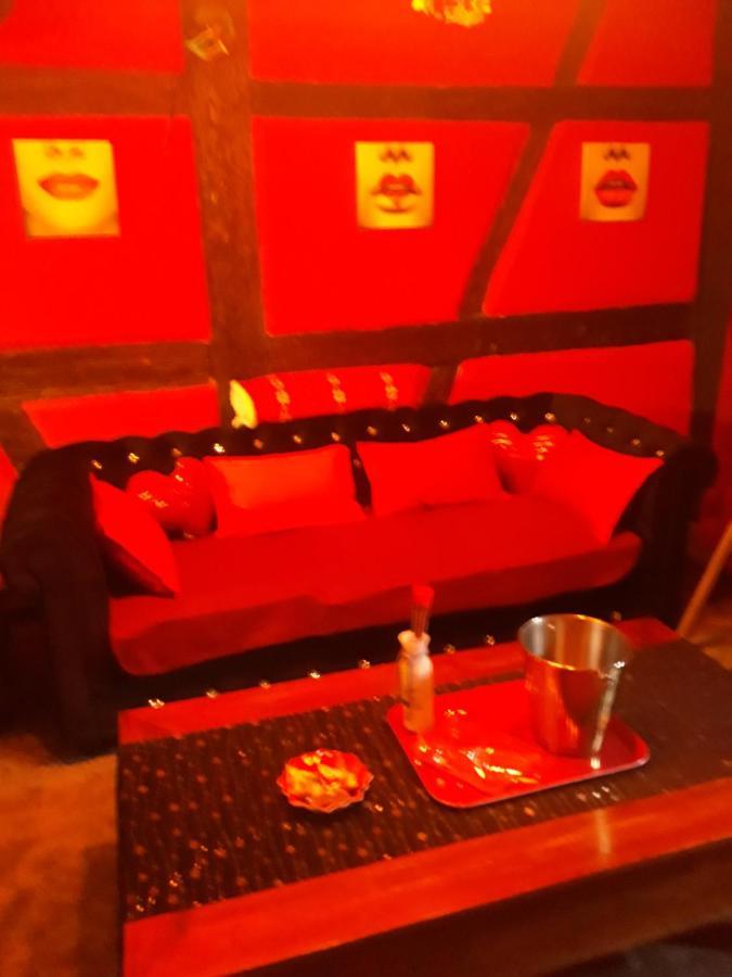 Love Room Le Rouge Et Noir Barr Exterior photo