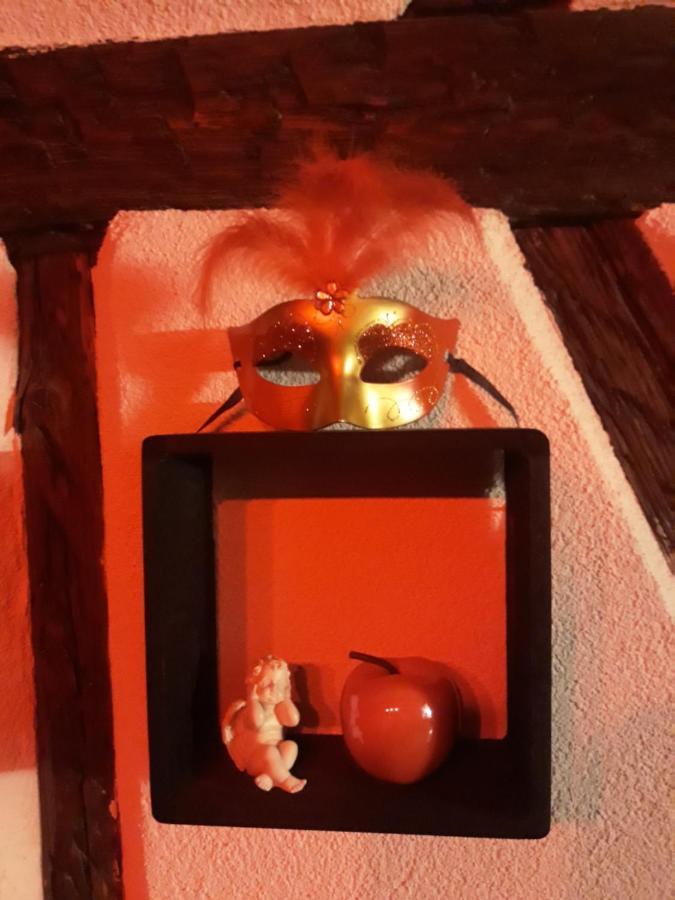 Love Room Le Rouge Et Noir Barr Exterior photo