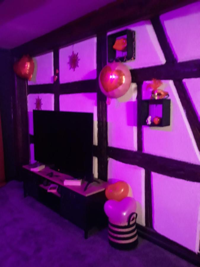 Love Room Le Rouge Et Noir Barr Exterior photo