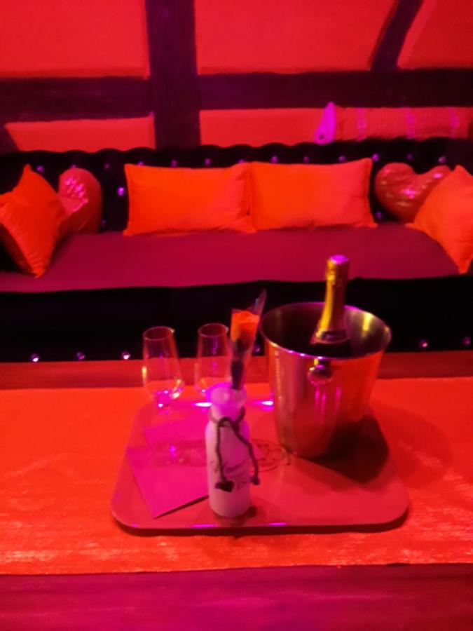 Love Room Le Rouge Et Noir Barr Exterior photo
