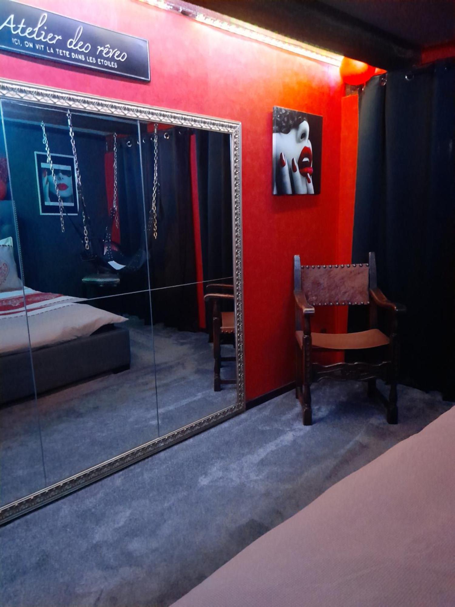Love Room Le Rouge Et Noir Barr Exterior photo