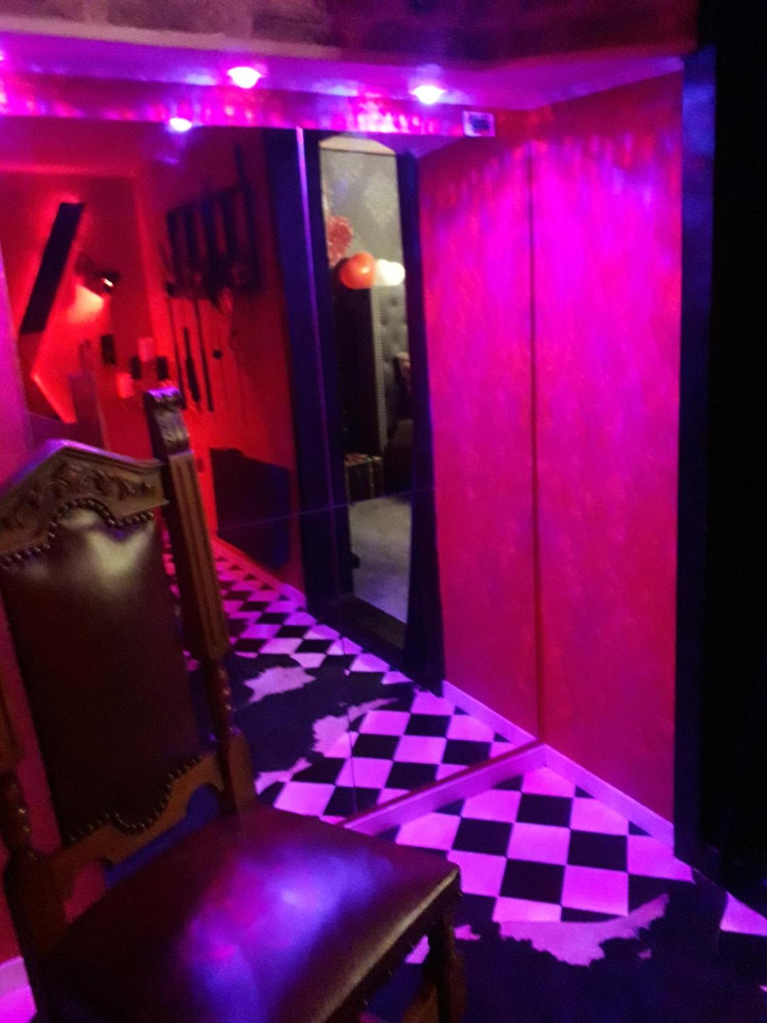 Love Room Le Rouge Et Noir Barr Exterior photo