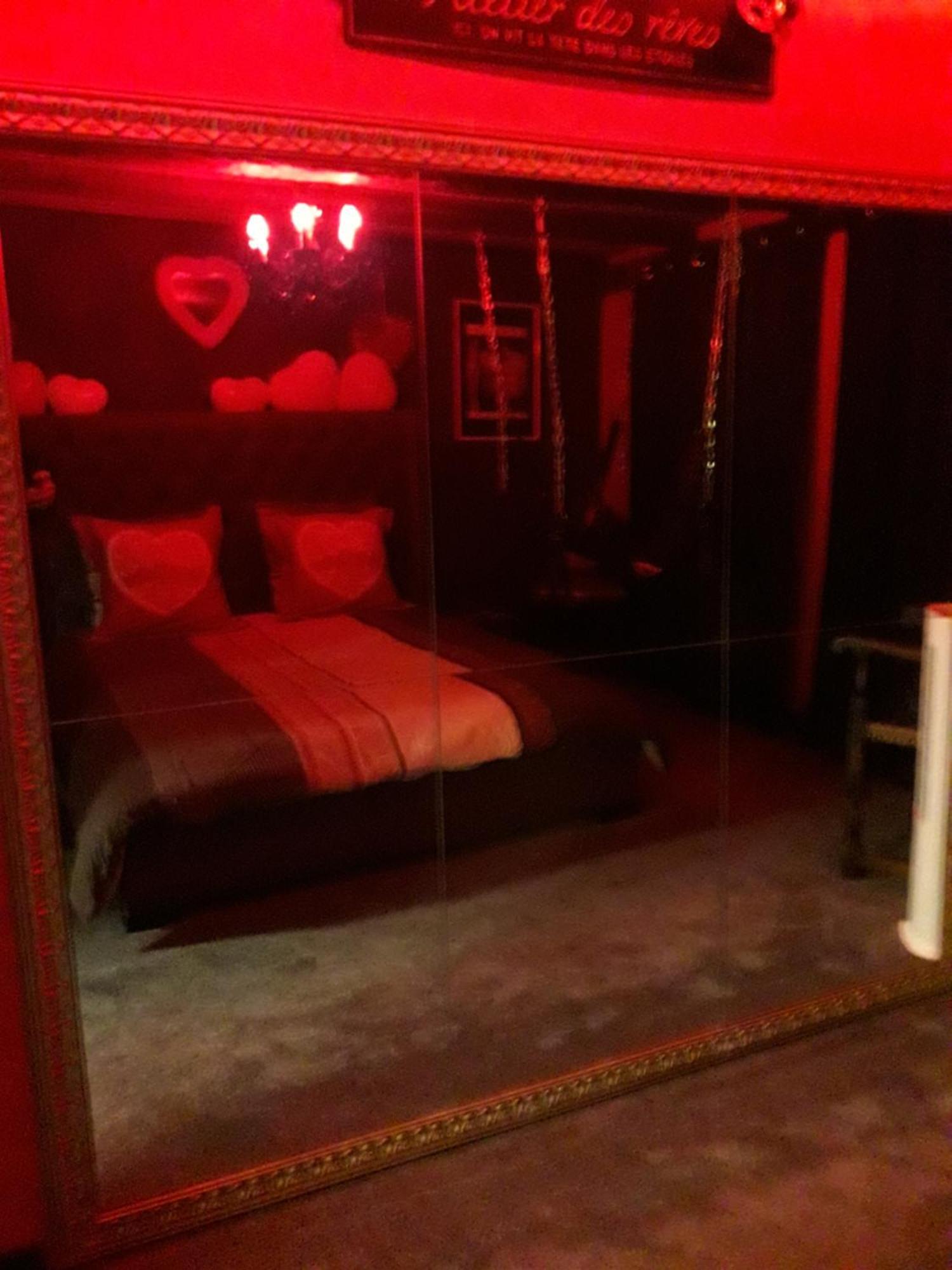 Love Room Le Rouge Et Noir Barr Exterior photo