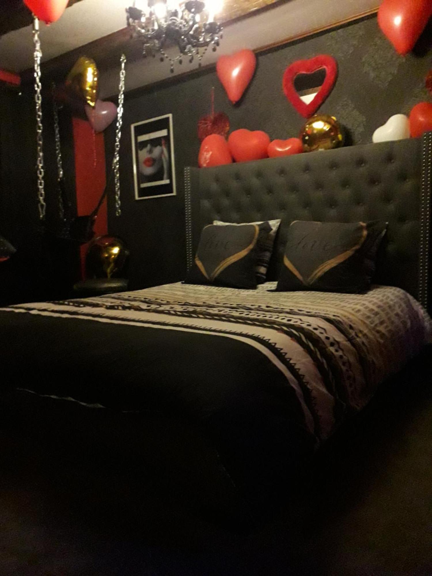 Love Room Le Rouge Et Noir Barr Exterior photo