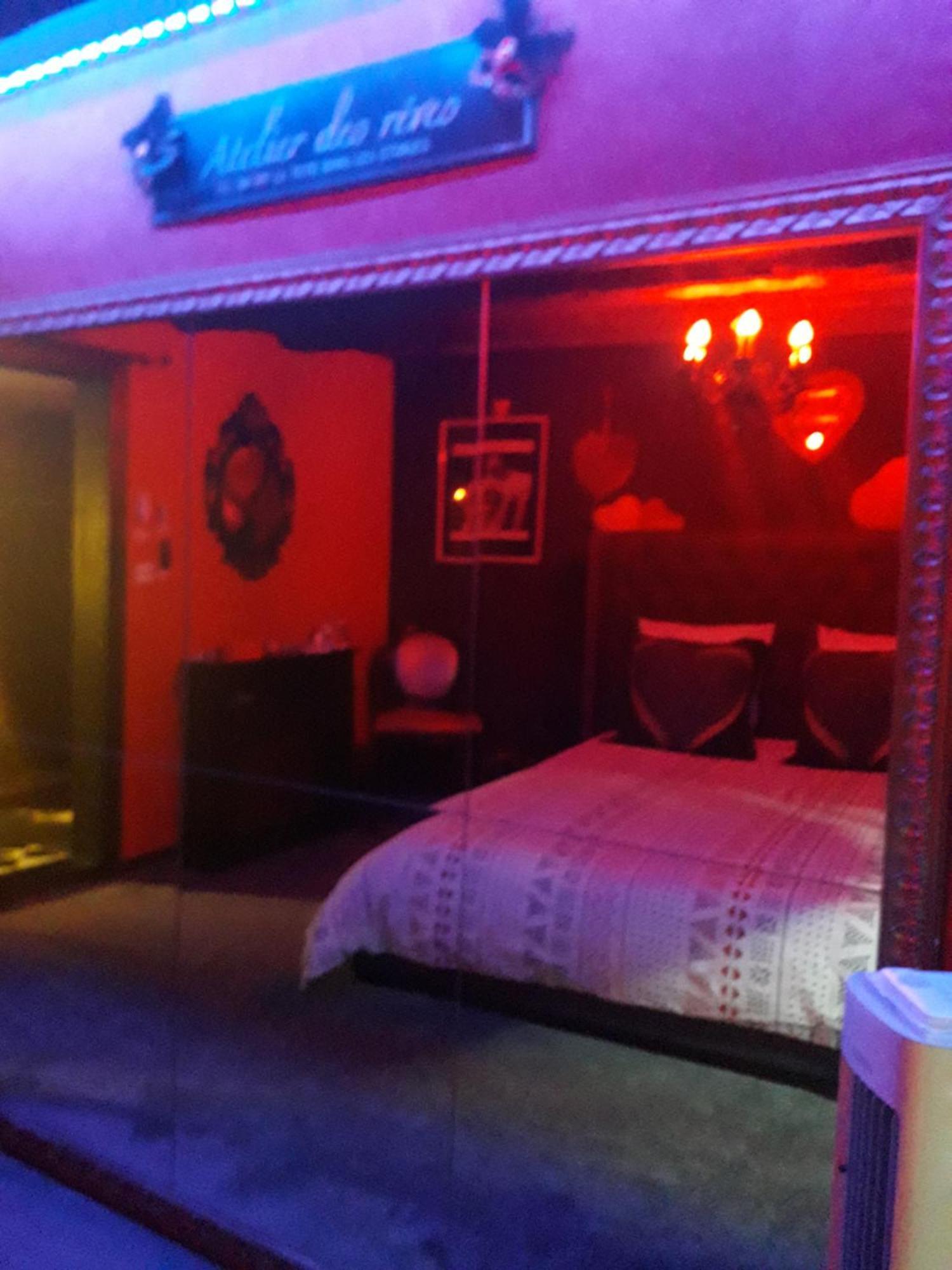 Love Room Le Rouge Et Noir Barr Exterior photo