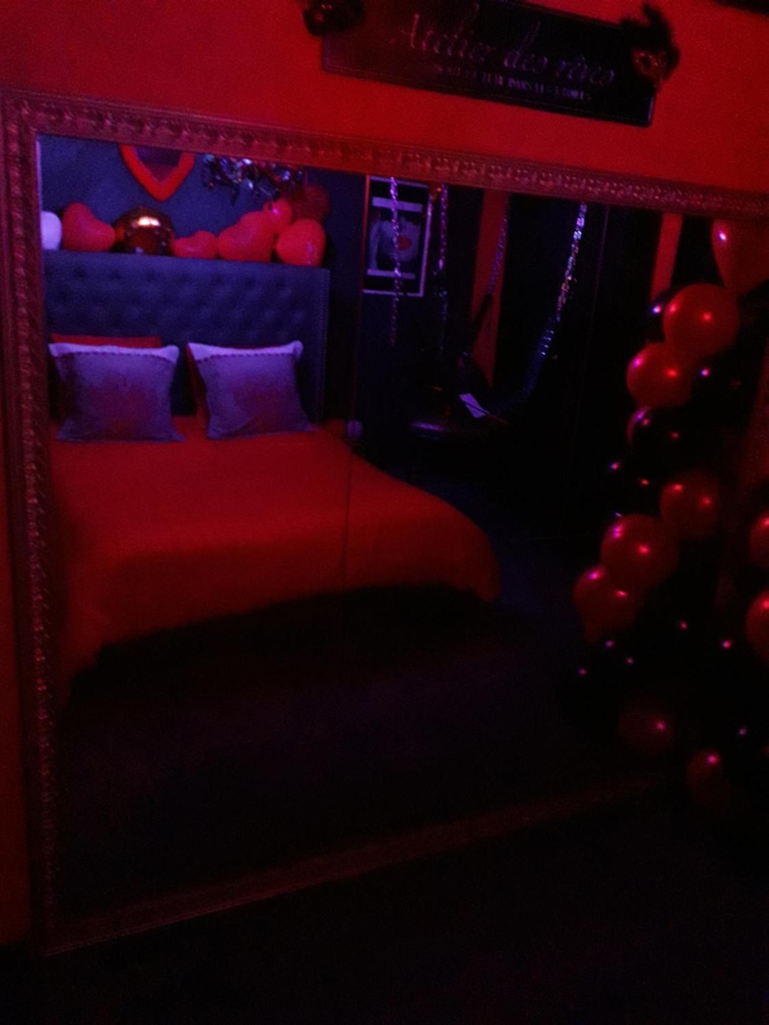 Love Room Le Rouge Et Noir Barr Exterior photo