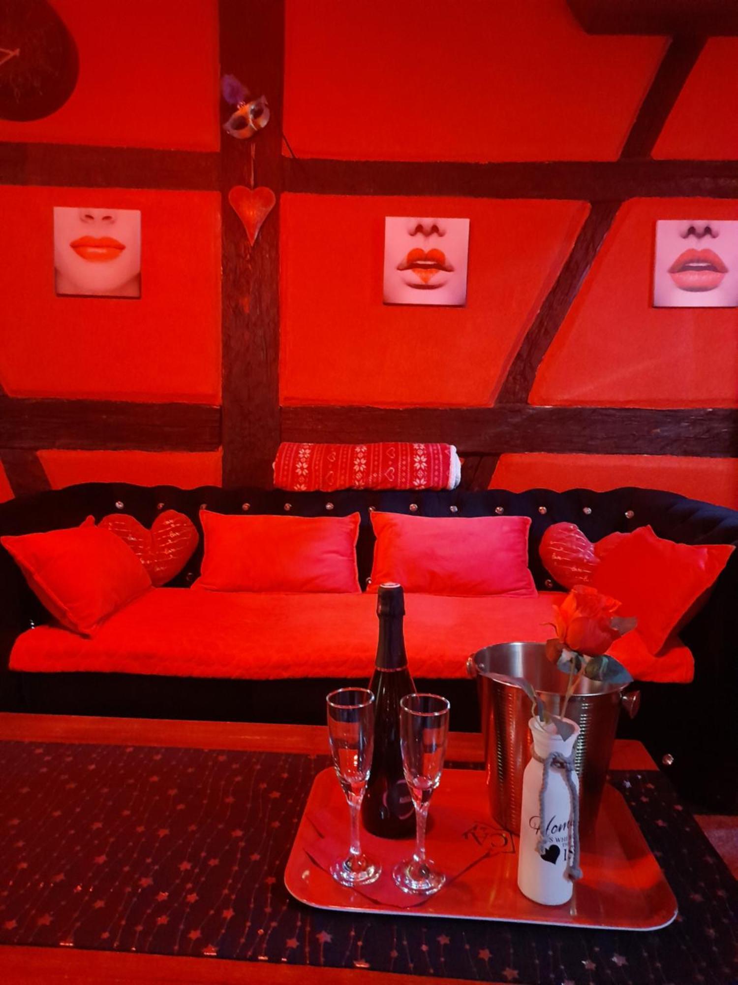 Love Room Le Rouge Et Noir Barr Exterior photo