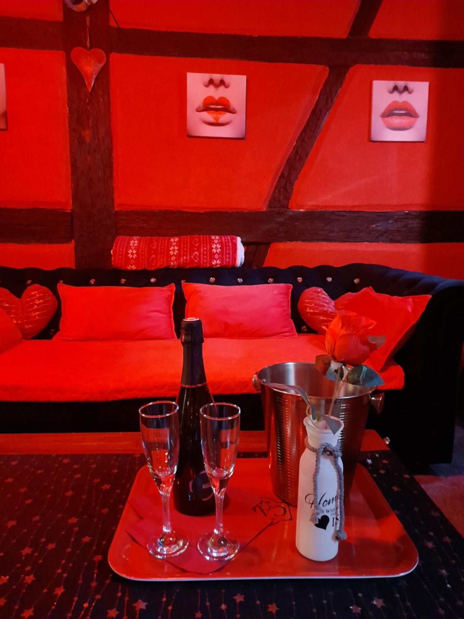 Love Room Le Rouge Et Noir Barr Exterior photo