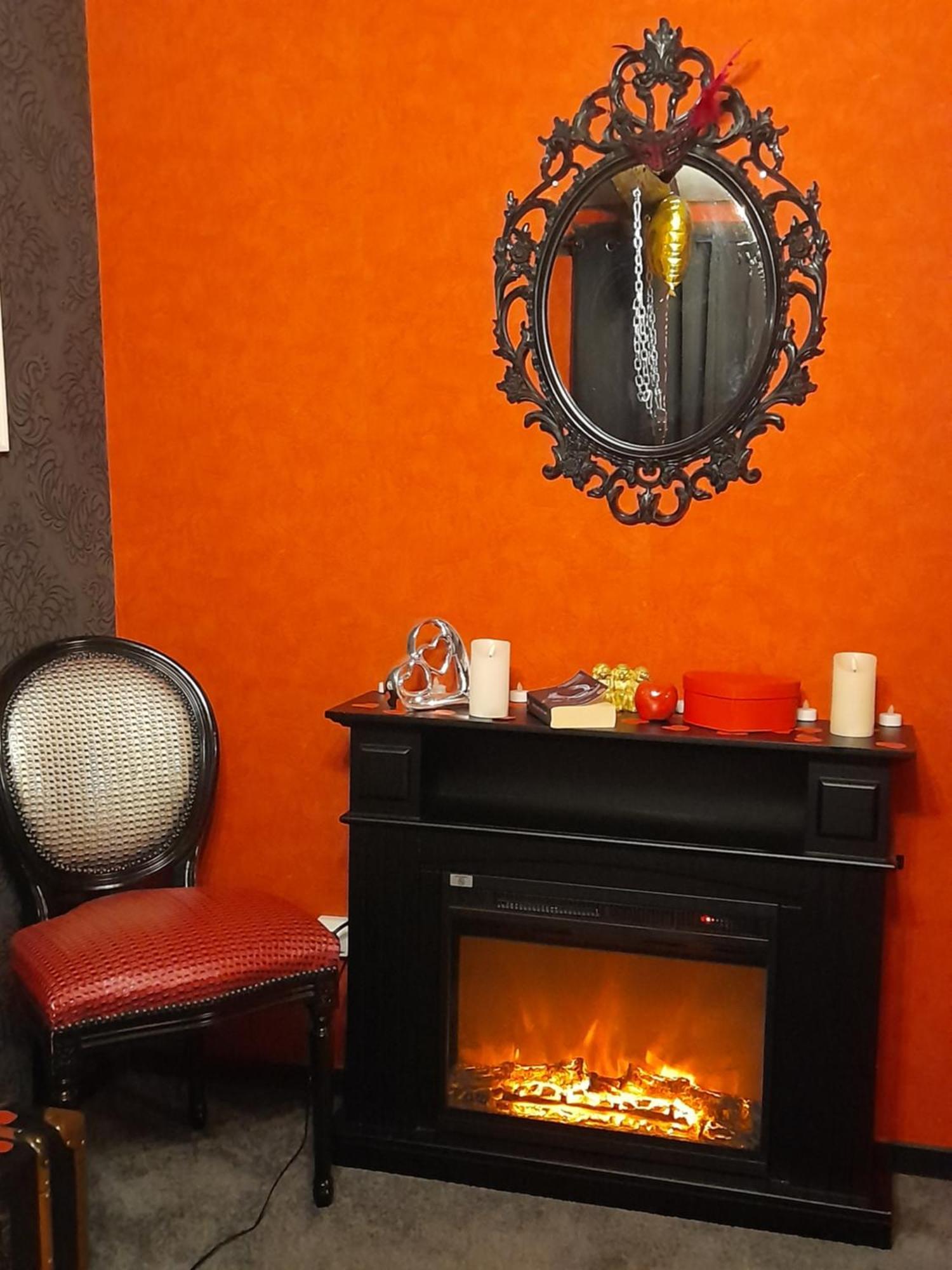 Love Room Le Rouge Et Noir Barr Exterior photo